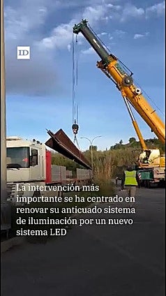 El obelisco de Motril luce en la nueva rotonda del Camino de las Ventillas tras las labores de mantenimiento