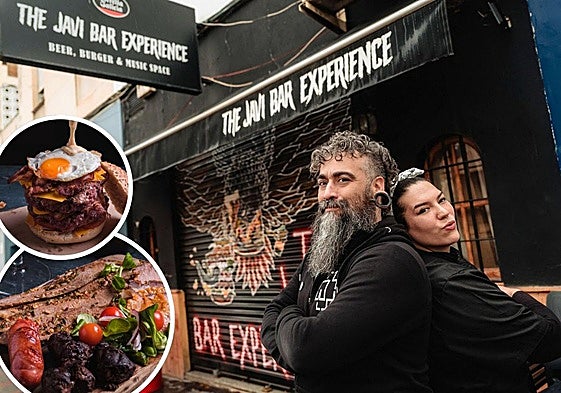 Javi junto a Eli en la entrada de su bar.