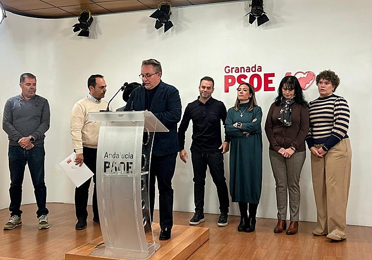 El alcalde de Pinos afirma sentir vergüenza de haber gobernado con IU, tras la moción de censura