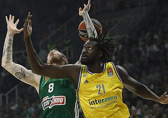 Khalifa Koumadje posee un poder de intimidación enorme, así lo demostró a su paso por la Euroliga.