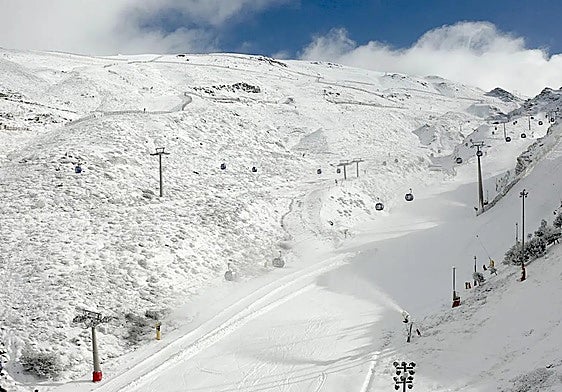 Aspecto de las piestas de Sierra Nevada este jueves