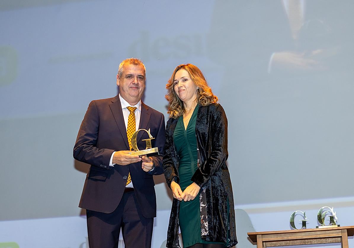 José Álvarez recibe el Premio a Mejor Cocina Creativa