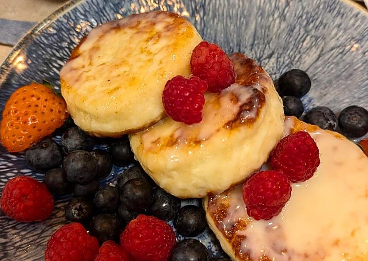 Imagen secundaria 1 - La cafetería que trae a Granada los dulces soviéticos: «Es un viaje a mi infancia»