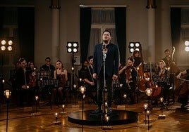 La propuesta sinfónica de Ismael Serrano llega a Granada con una orquesta de más de cuarenta músicos