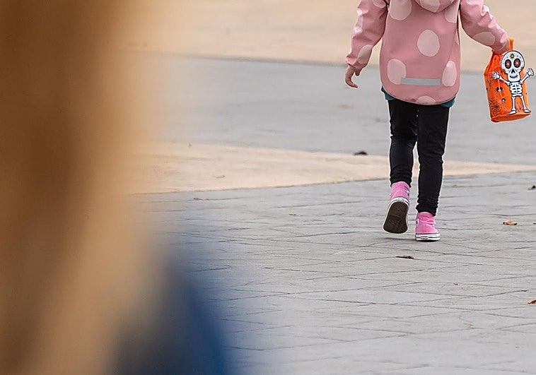 Intenta llevarse a su hija de un centro de menores de Granada después de que le quitaran la custodia por desamparo