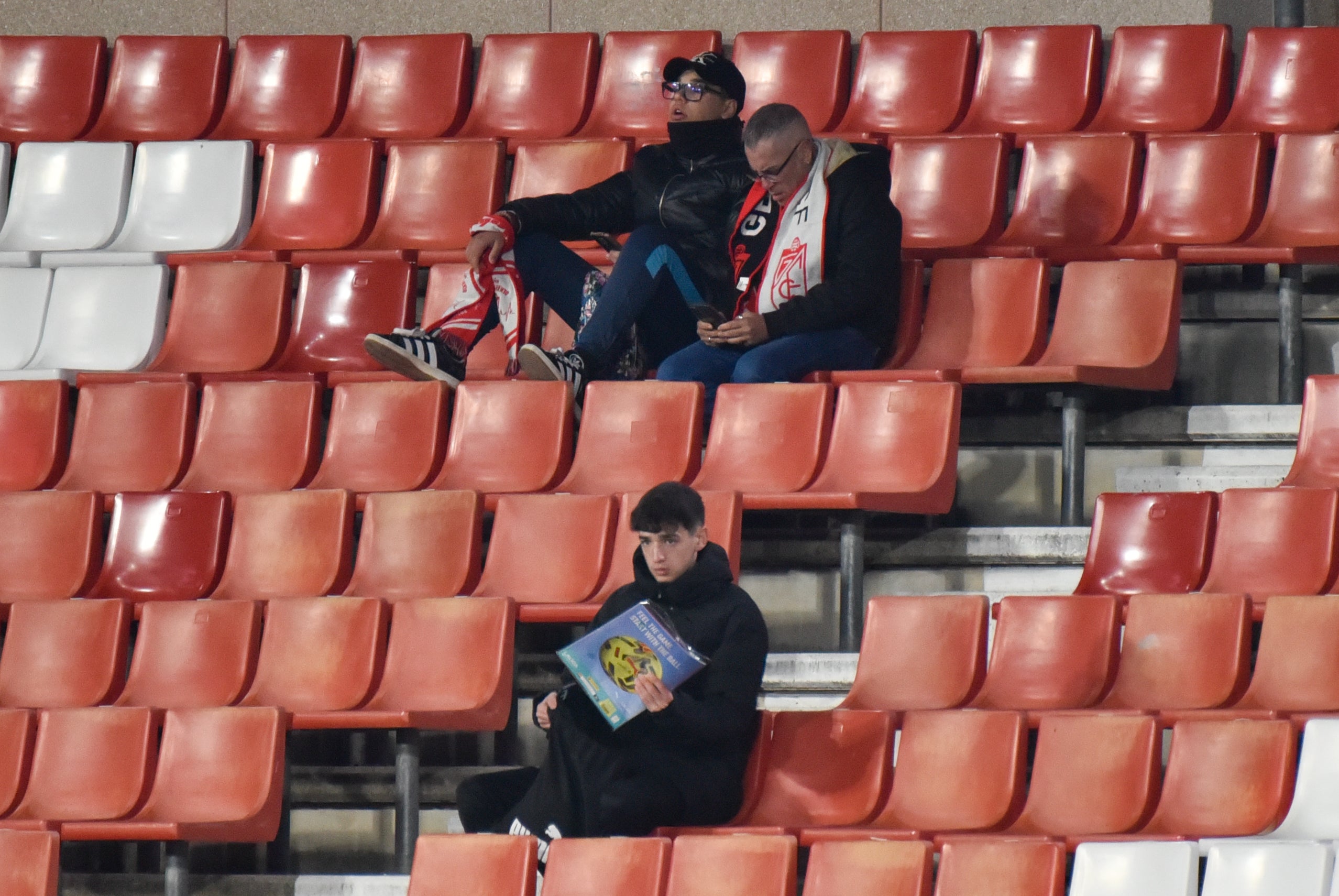 Encuéntrate en la grada del Granada-Ceuta