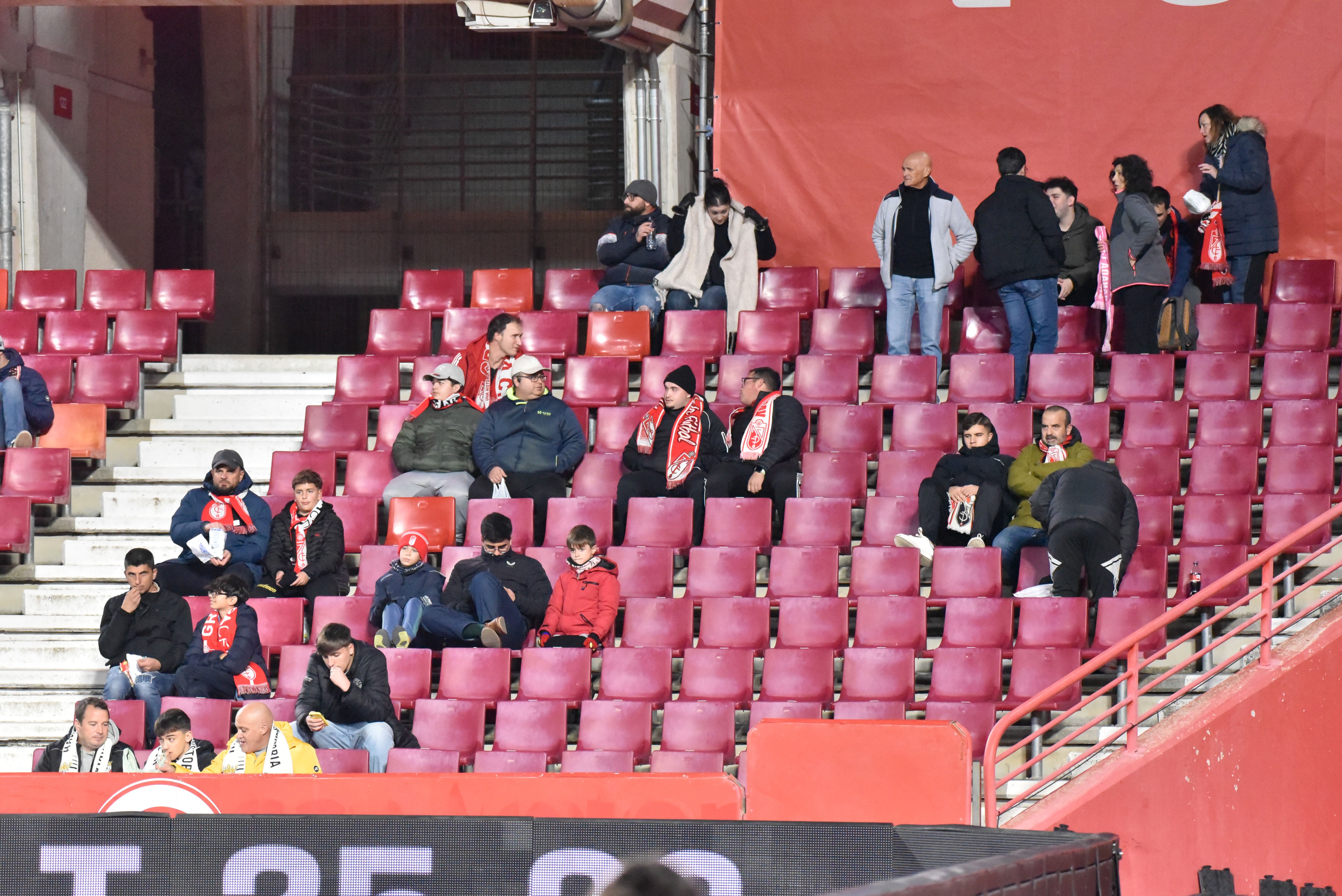 Encuéntrate en la grada del Granada-Ceuta