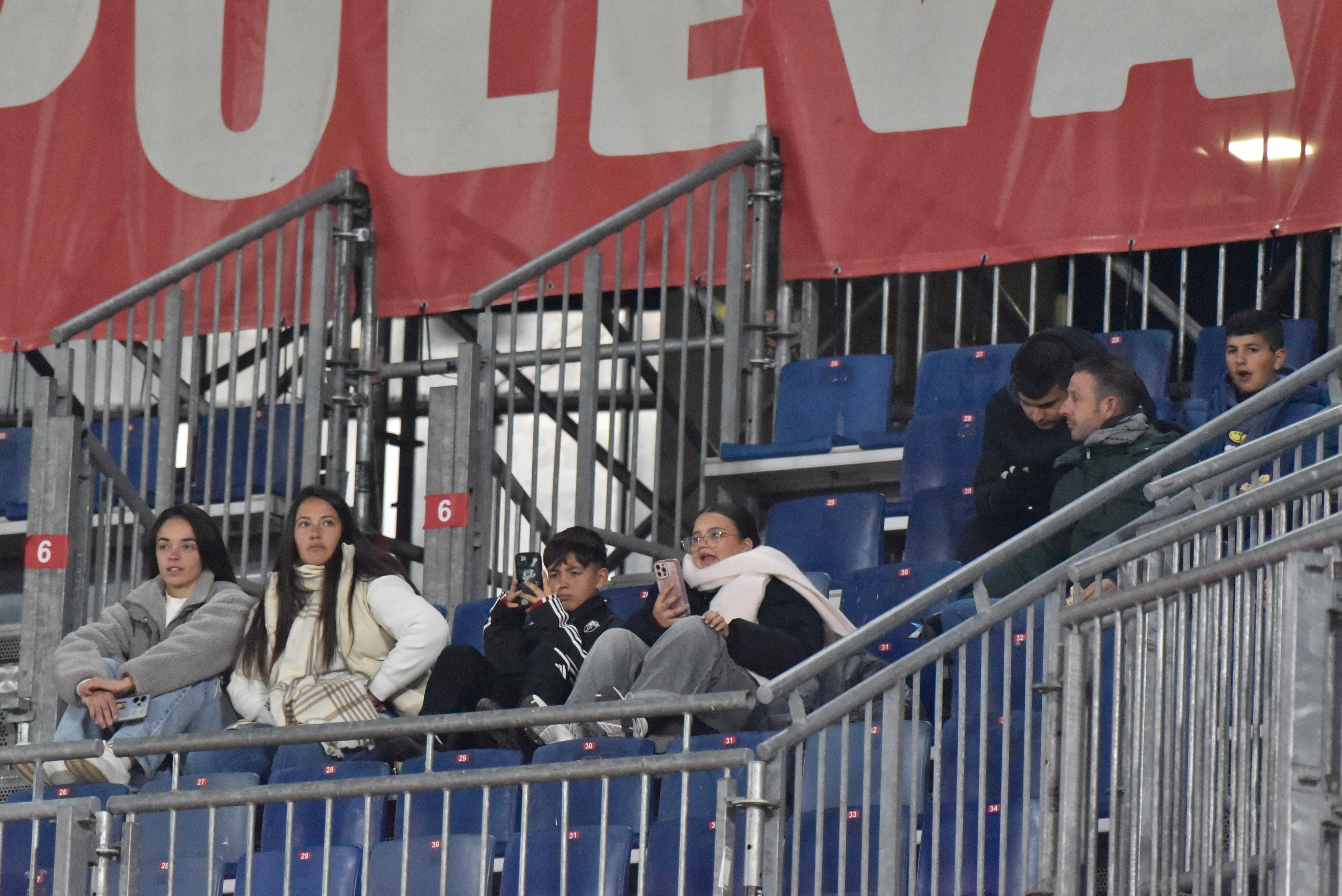 Encuéntrate en la grada del Granada-Ceuta