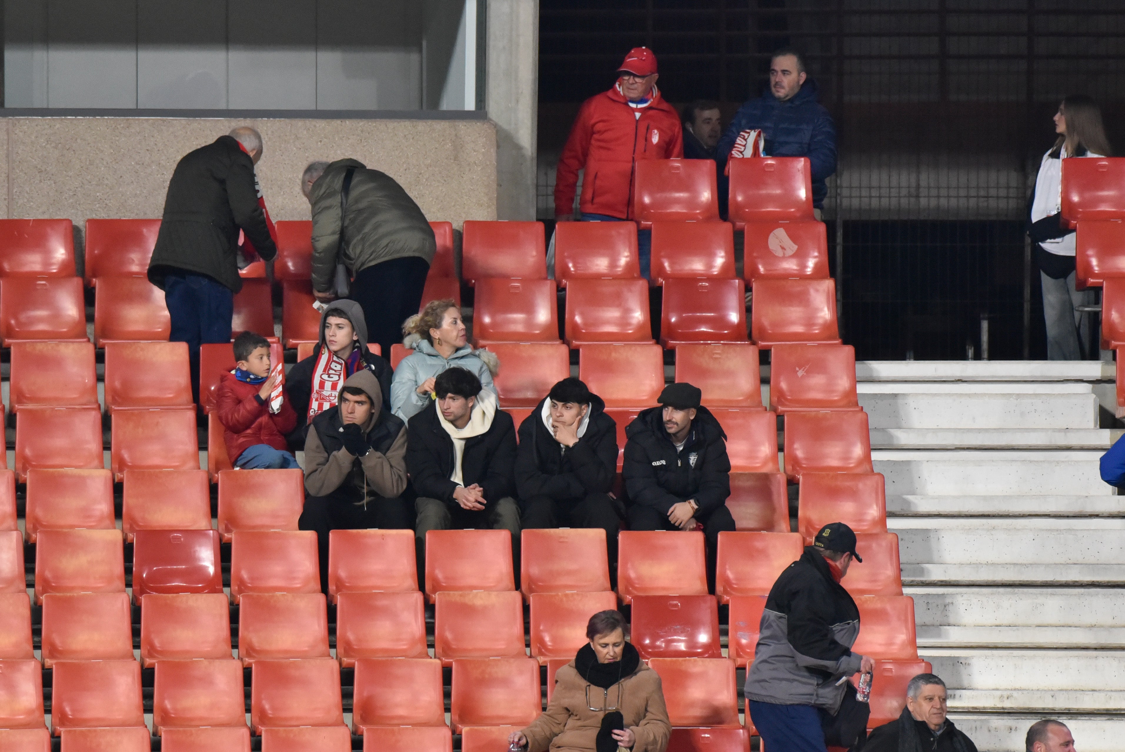 Encuéntrate en la grada del Granada-Ceuta