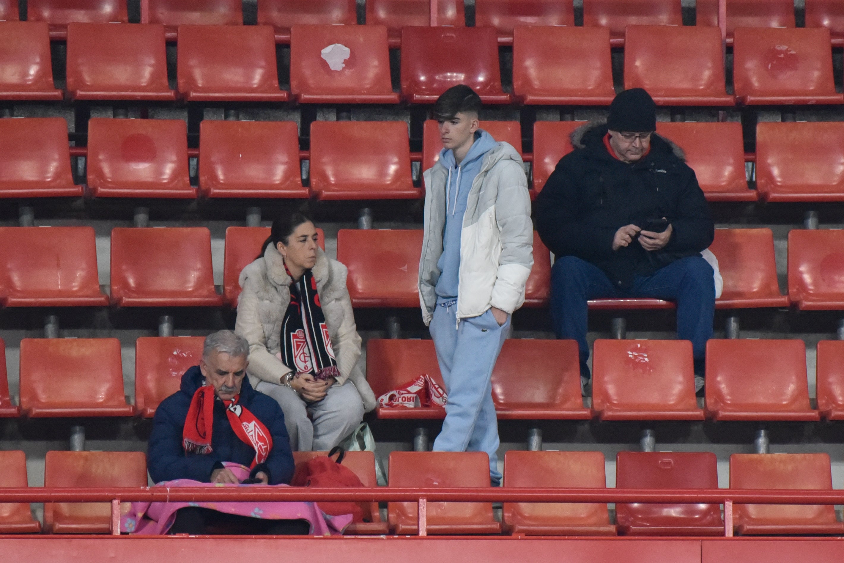 Encuéntrate en la grada del Granada-Ceuta