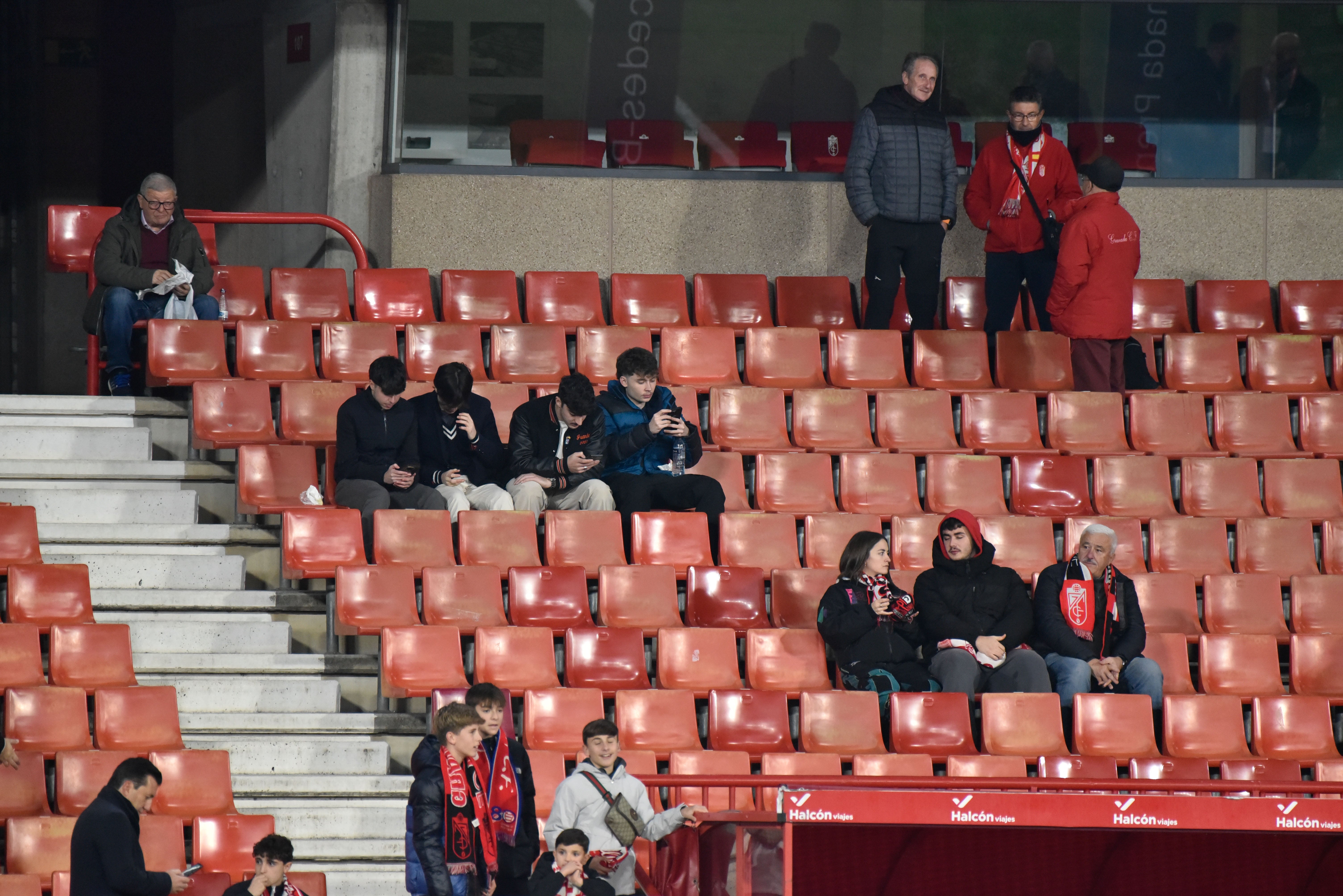 Encuéntrate en la grada del Granada-Ceuta