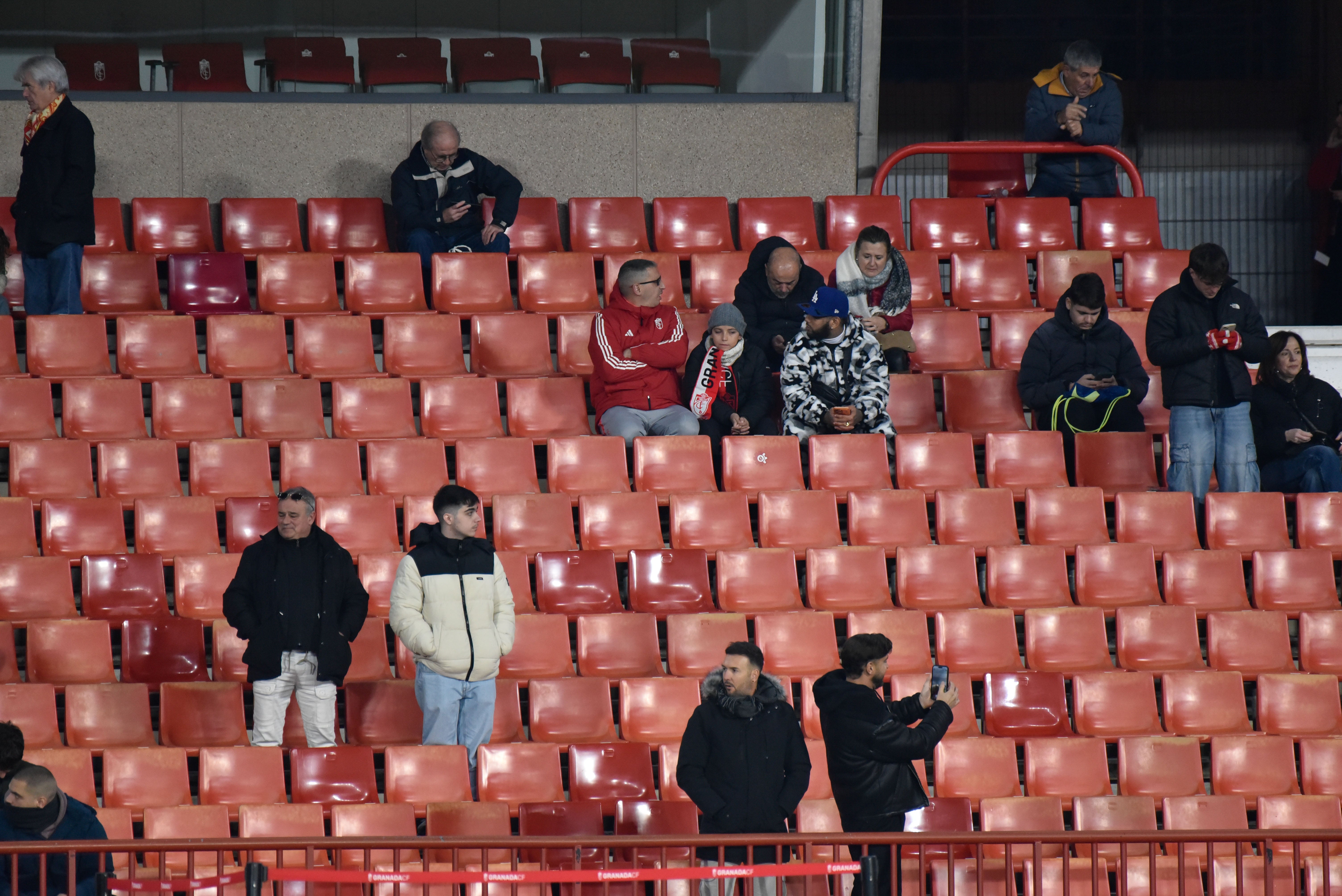 Encuéntrate en la grada del Granada-Ceuta