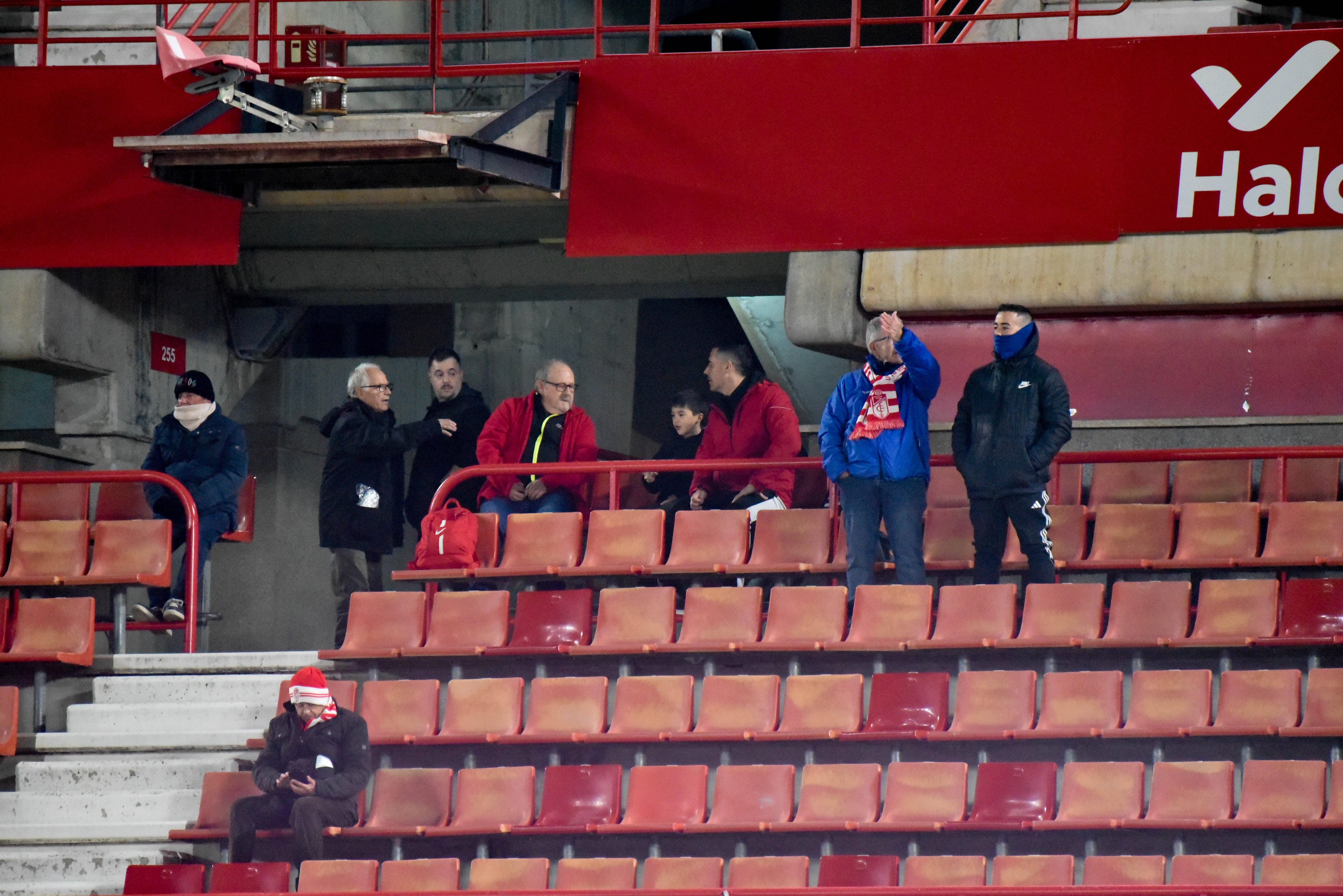 Encuéntrate en la grada del Granada-Ceuta