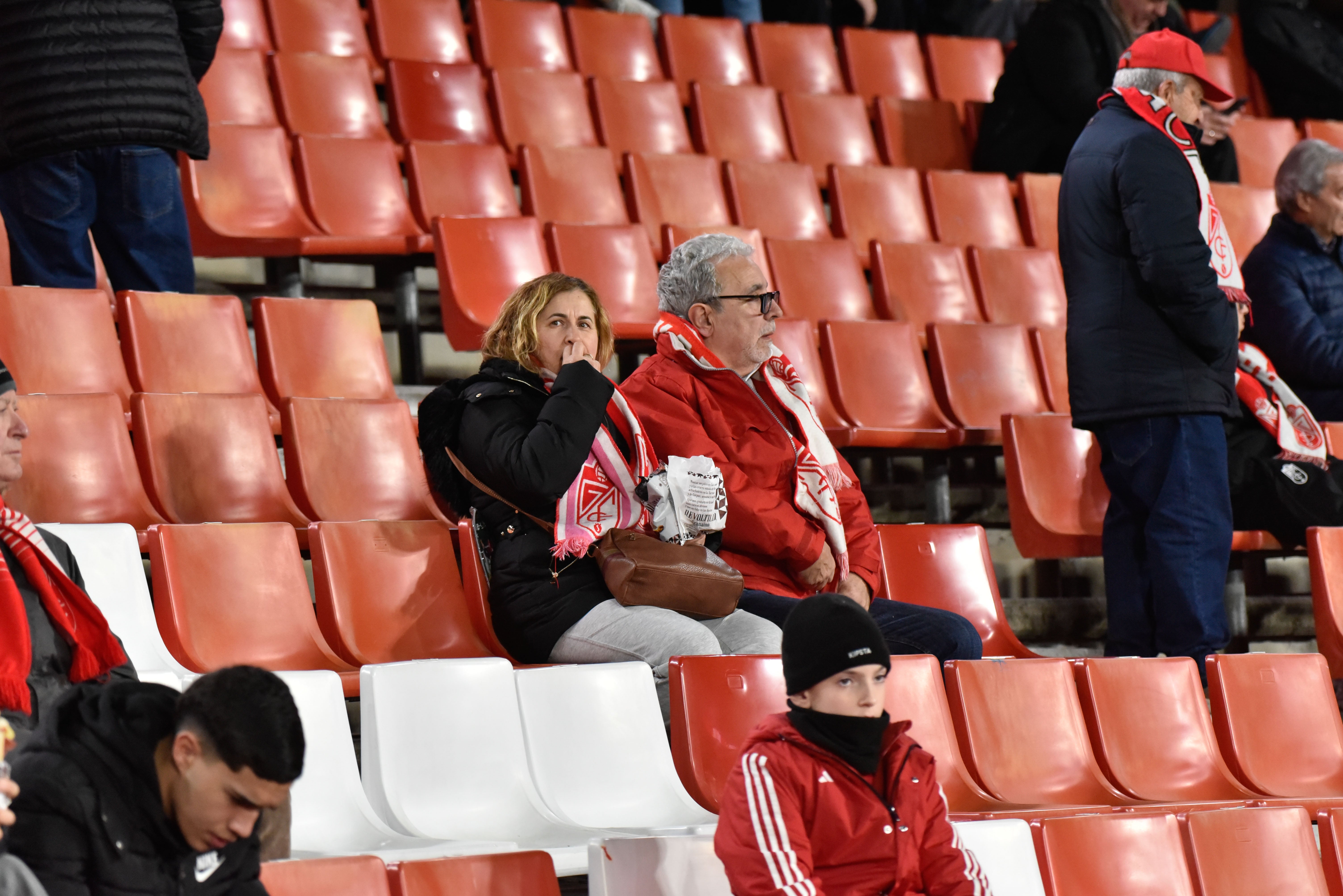 Encuéntrate en la grada del Granada-Ceuta