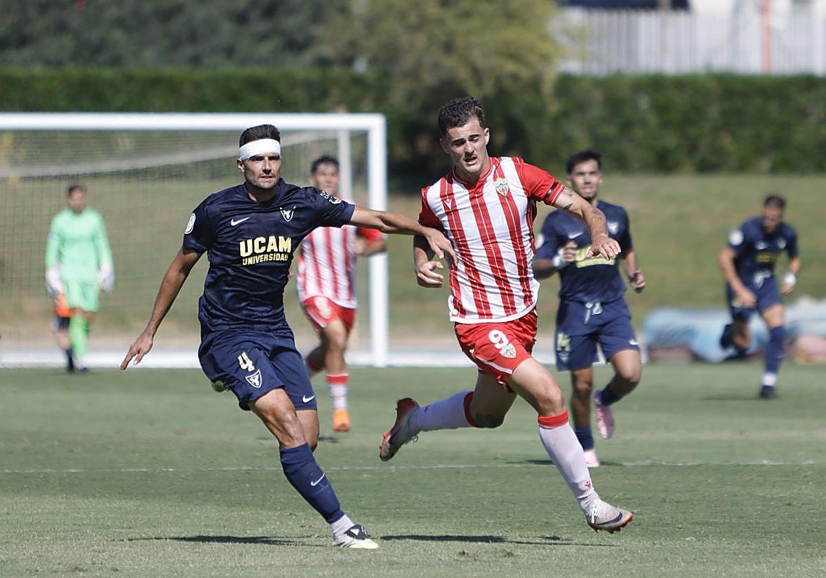 Iker Burgos tuvo la ocasión más clara del partido.