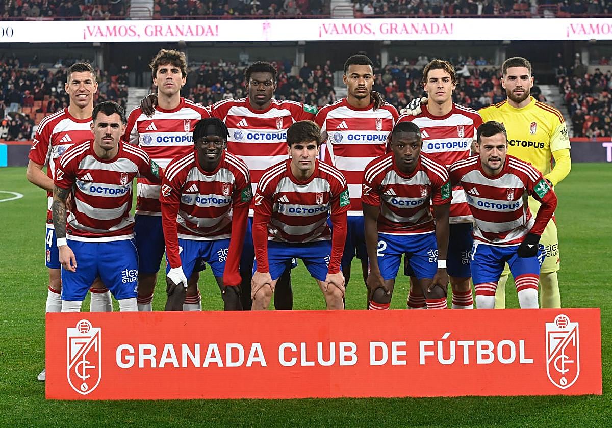 El once inicial del Granada frente al Ceuta.