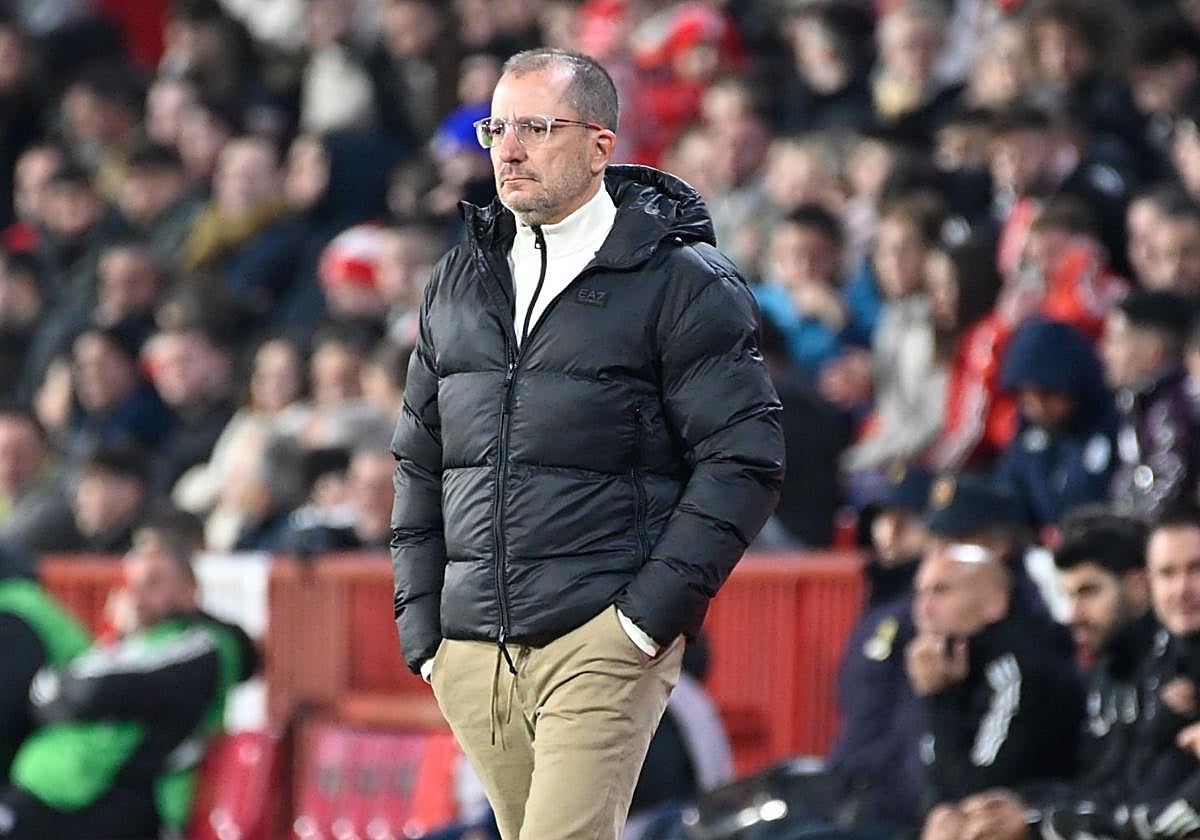José Juan Romero, entrenador del Ceuta, en Los Cármenes.