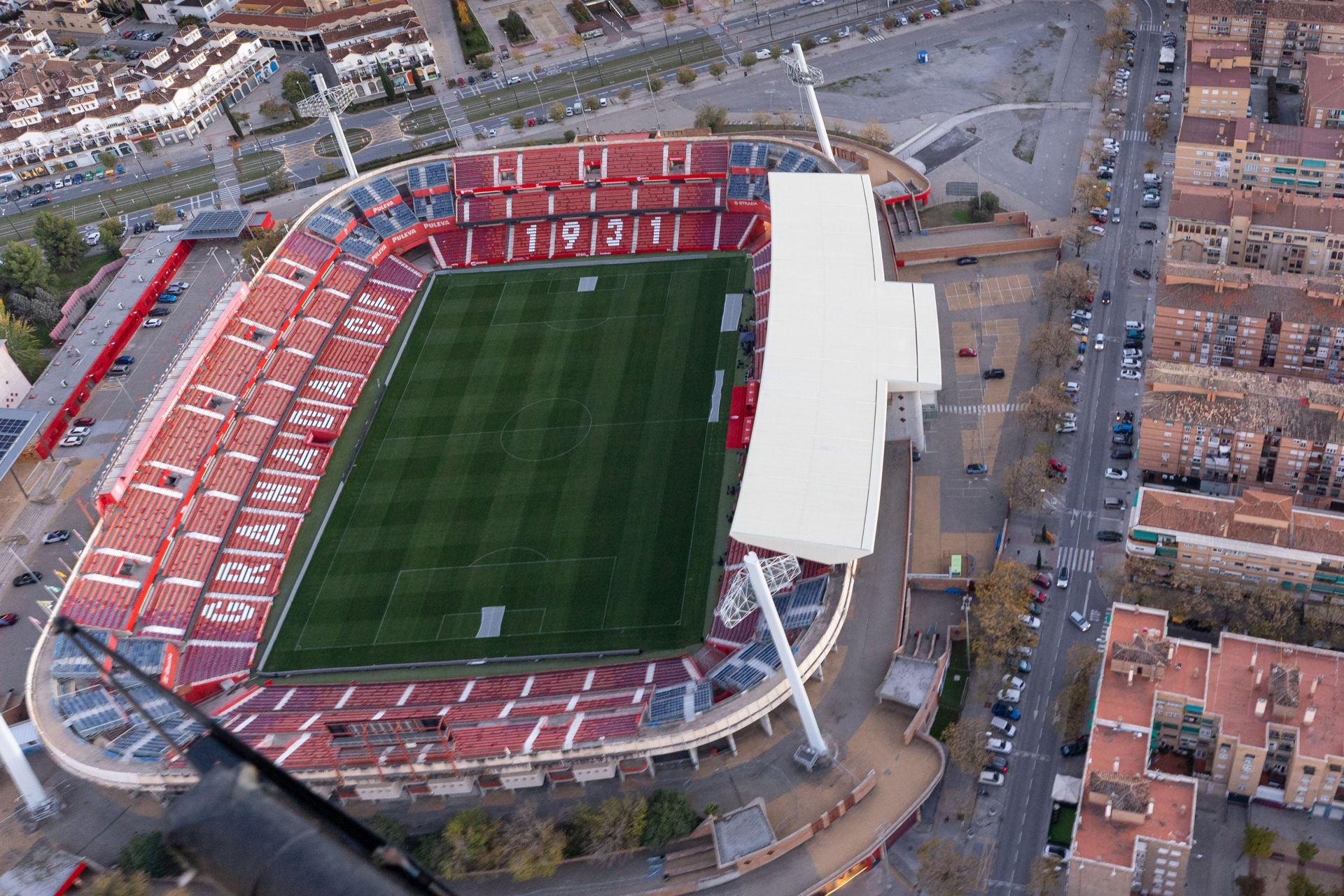 De Los Cármenes a Sierra Nevada: así se ve Granada desde el aire en helicóptero