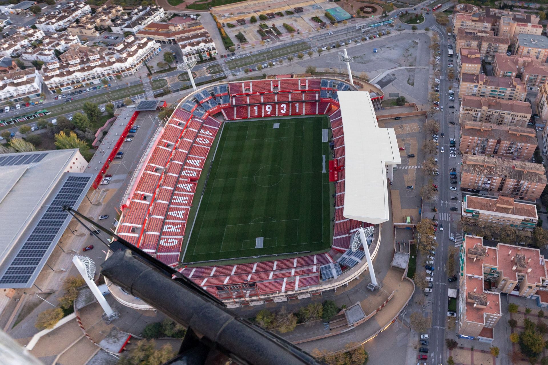 De Los Cármenes a Sierra Nevada: así se ve Granada desde el aire en helicóptero