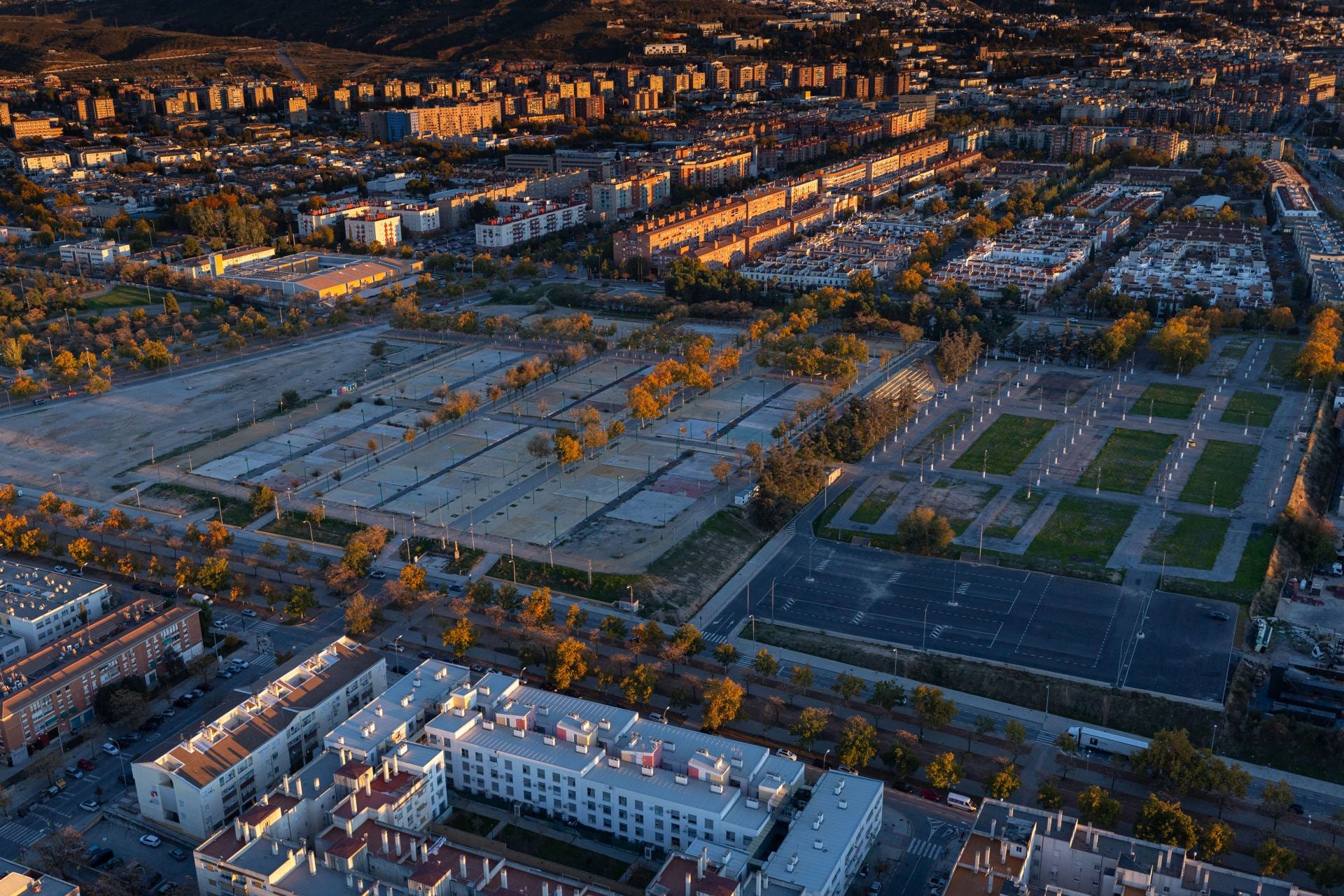 De Los Cármenes a Sierra Nevada: así se ve Granada desde el aire en helicóptero