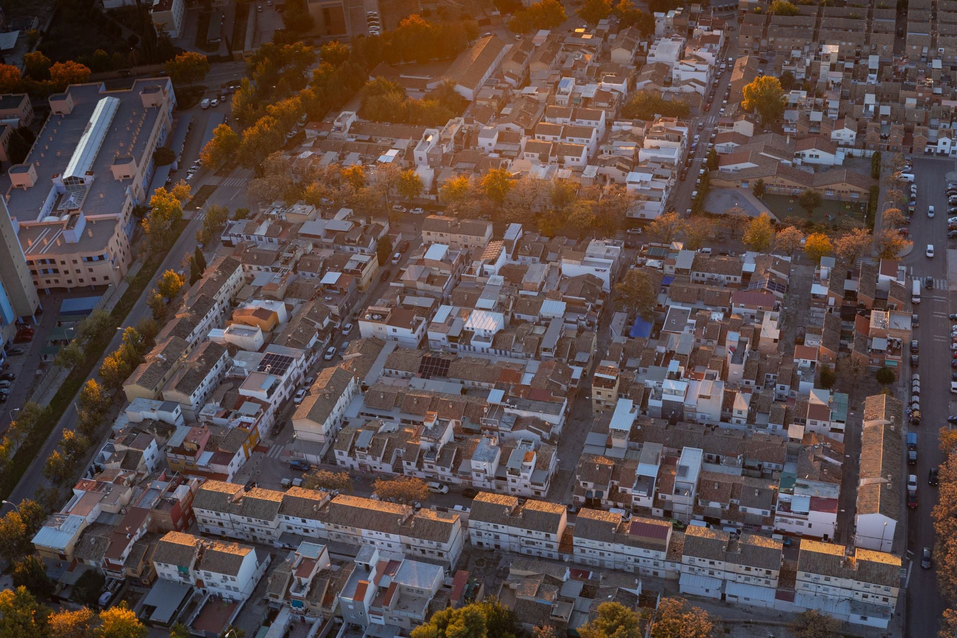 De Los Cármenes a Sierra Nevada: así se ve Granada desde el aire en helicóptero