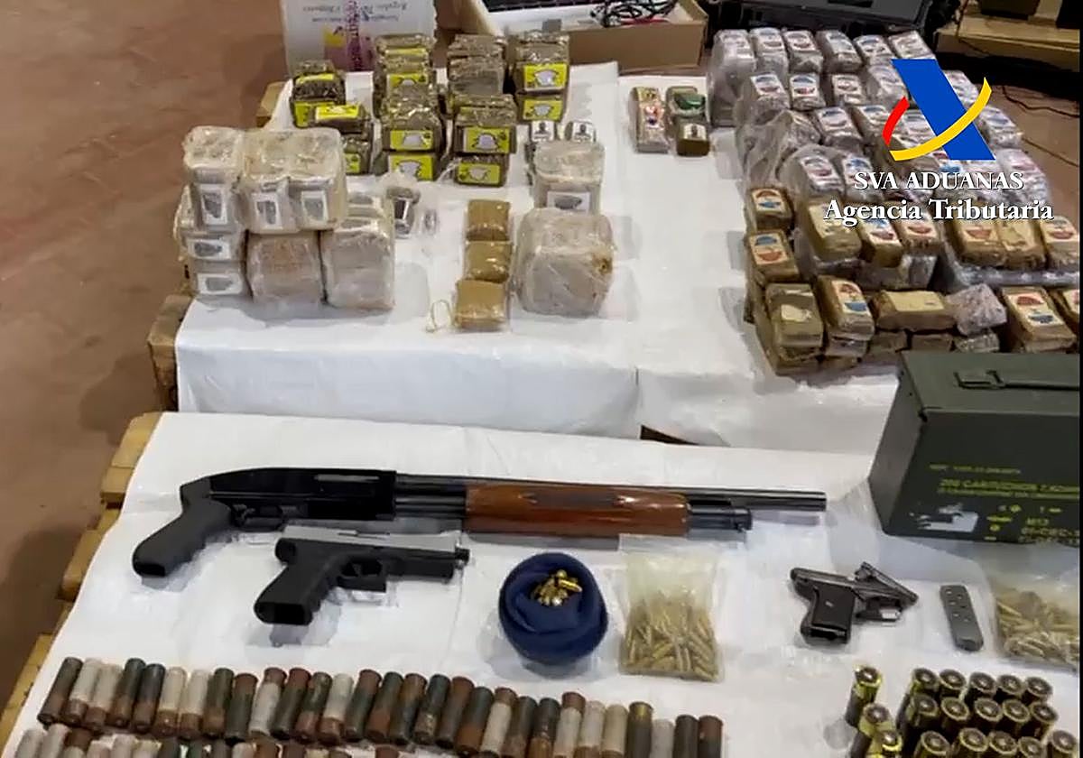 Detenidas 25 personas por el blanqueo de millones de euros procedentes del narcotráfico en Granada y Almería.