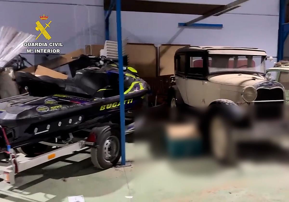 Imagen principal - Detenidas 25 personas por el blanqueo de millones de euros procedentes del narcotráfico en Granada y Almería