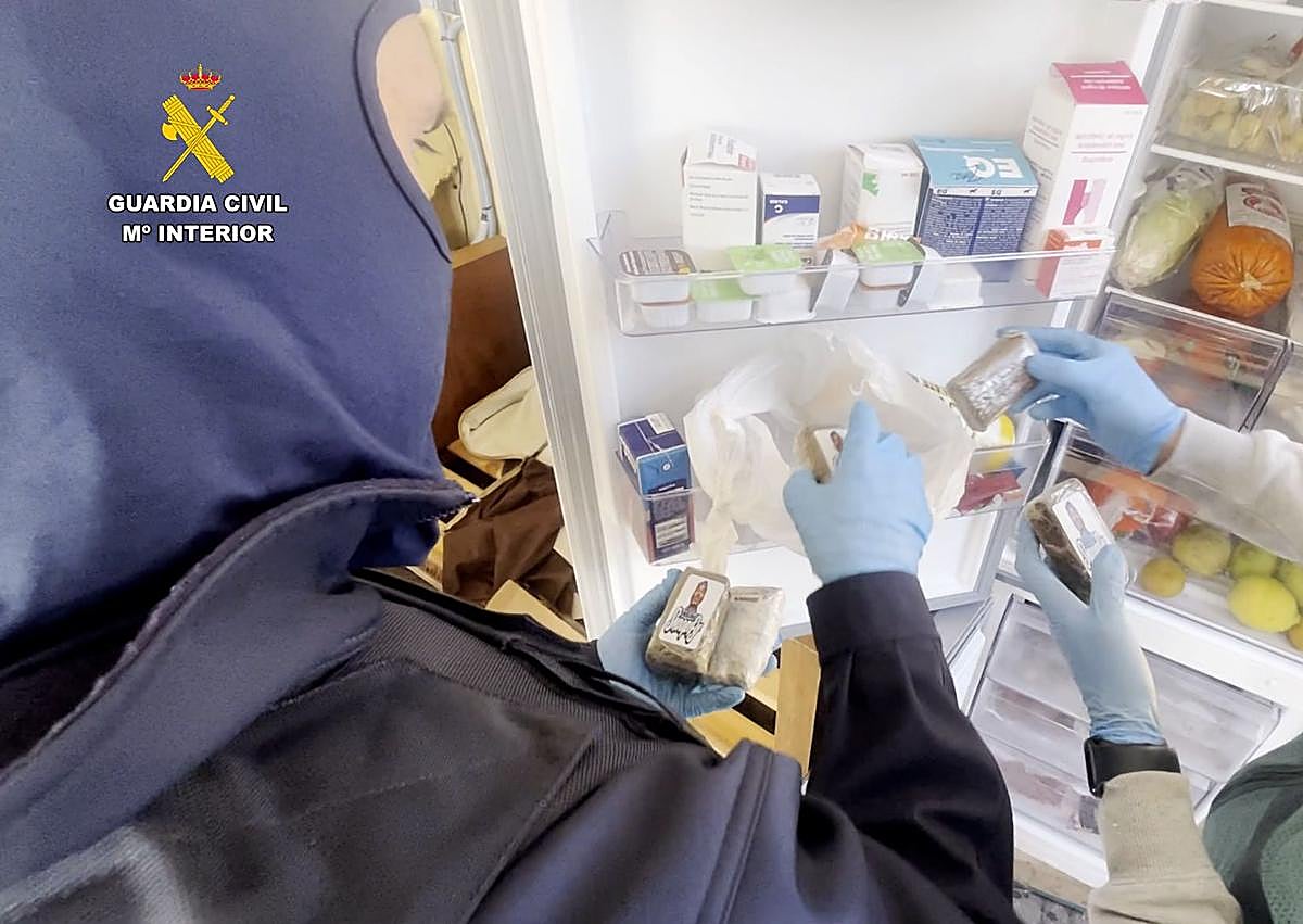 Imagen secundaria 1 - Detenidas 25 personas por el blanqueo de millones de euros procedentes del narcotráfico en Granada y Almería