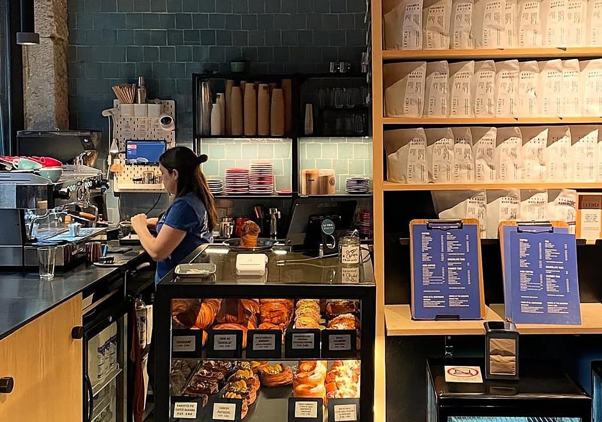 Imagen principal - La cafetería de Granada con &#039;Solete&#039; y entre las 7 mejores de España para teletrabajar