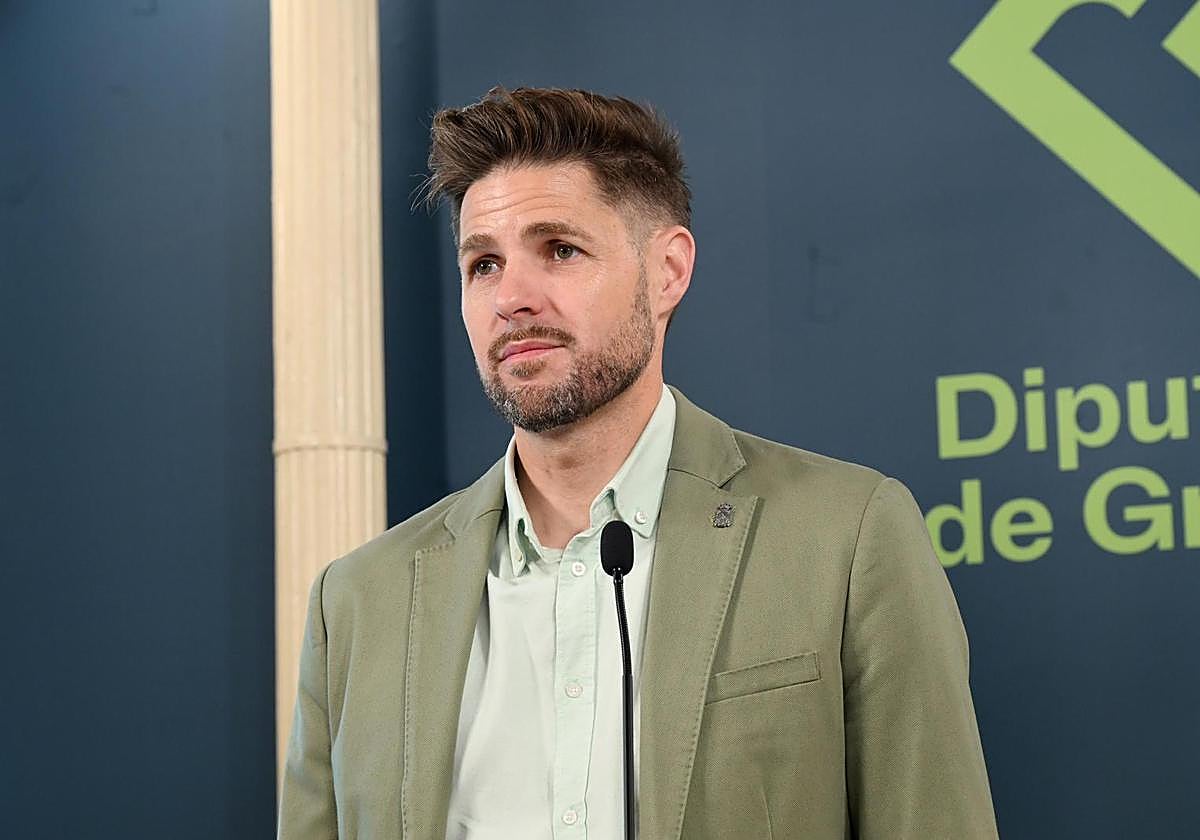 Eric Escobedo, diputado de Deportes.