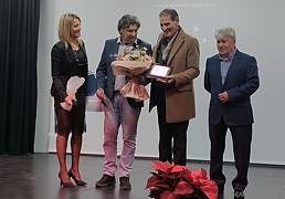 Muchos aplausos y alguna lágrimilla en la jubilación del director del IES Ilíberis de Atarfe