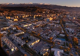 De Los Cármenes a Sierra Nevada: así se ve Granada desde el aire en helicóptero