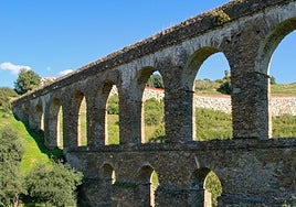 Uno de los tramos del acueducto romano de Almuñécar.
