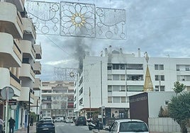 Incendio registrado este martes en un edificio de la urbanización El Camping.