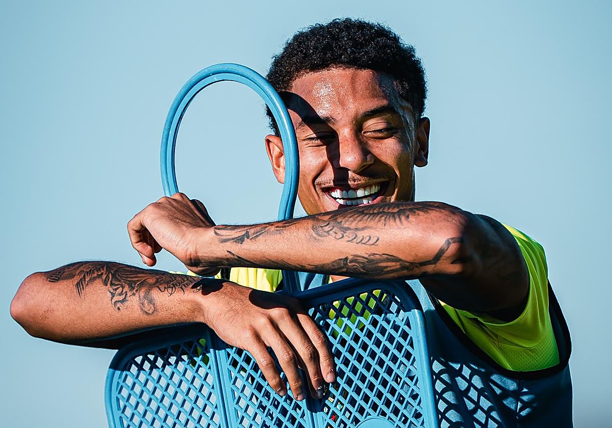 Chirino sonriente durante un entrenamiento