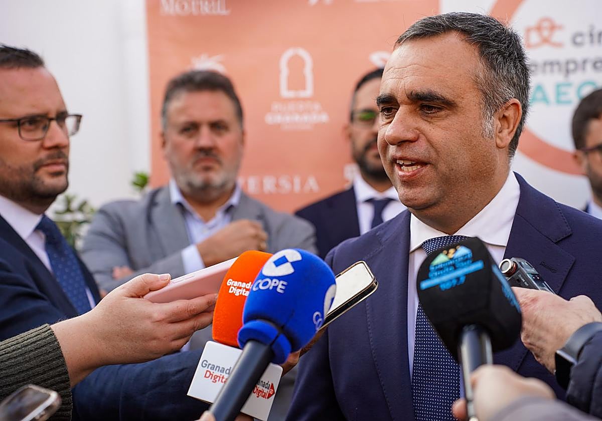 Francis Rodríguez, presidente de la institución provincial, criticó que el Gobierno de España «esté echando balones fuera» en la ejecución y financiación del proyecto.