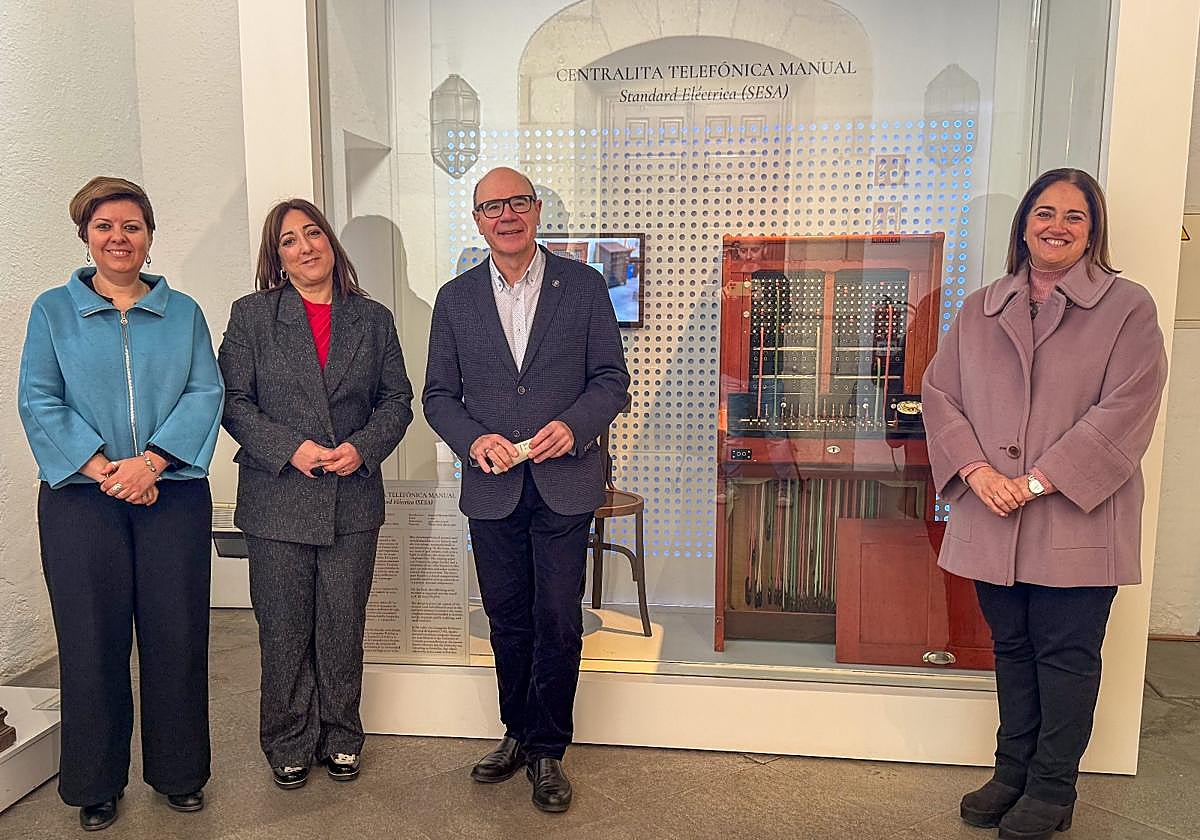 Una centralita telefónica manual de los años 80, de la colección de patrimonio científico-tecnológico de la UGR, nueva 'Pieza Destacada'