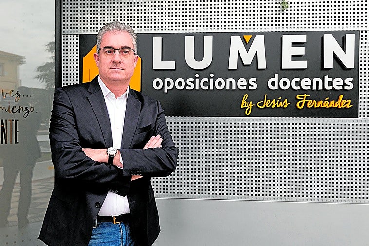 El profesor granadino que prepara las oposiciones cinco veces más rápido