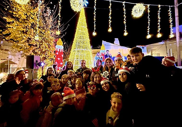 Diputación enciende la Navidad en Polícar dentro del programa de apoyo a los pequeños municipios