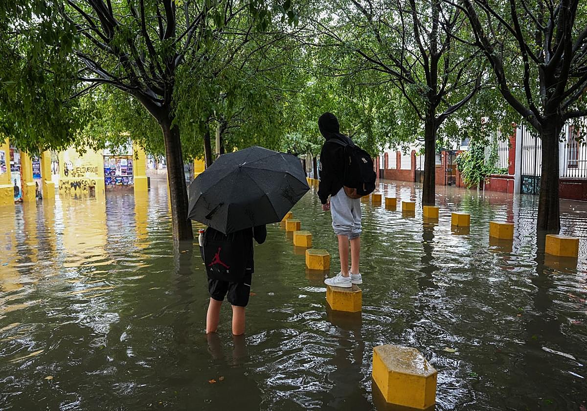 Aemet pide extremar la precaución con aviso naranja por tormentas en Granada con hasta 80 l/m2 