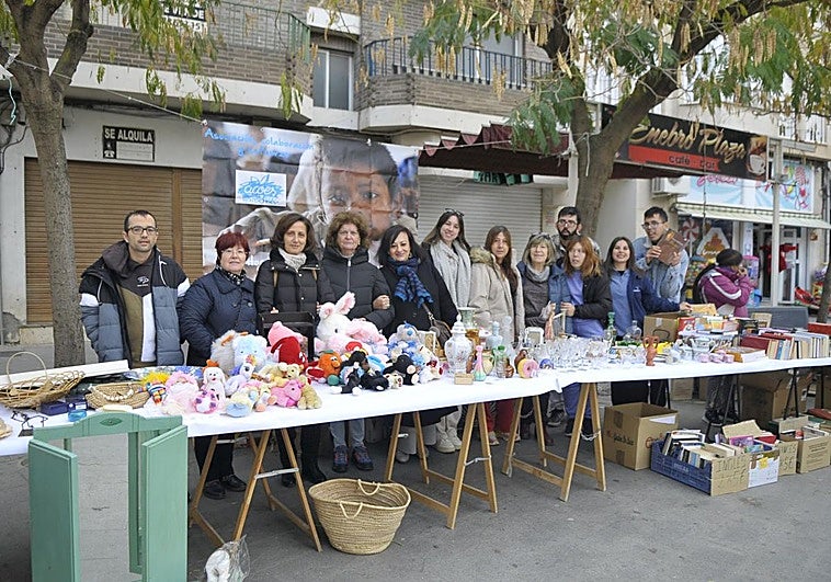 Un pueblo de Granada celebra un mercadillo solidario para ayudar a personas desfavorecidas de Honduras