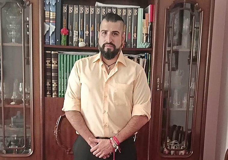 «Vi al hombre tirado en el suelo, entré y tiré de él hasta la calle, luego eché agua»