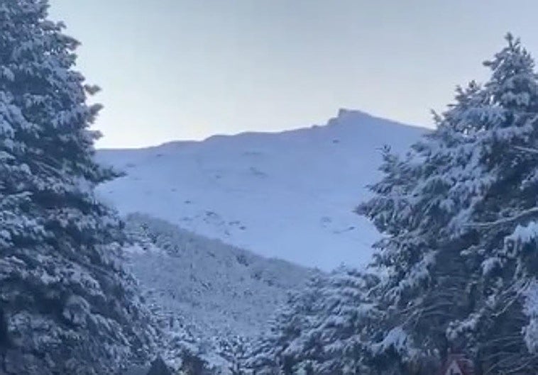 Sierra Nevada luce espectacular con más de 30 centímetros de nieve nueva tras el paso de la borrasca