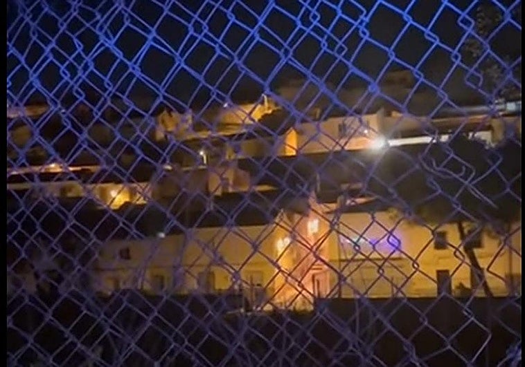 Denuncian una fiesta con más de 20 personas y la música a todo volumen en plena calle en Pinos Puente