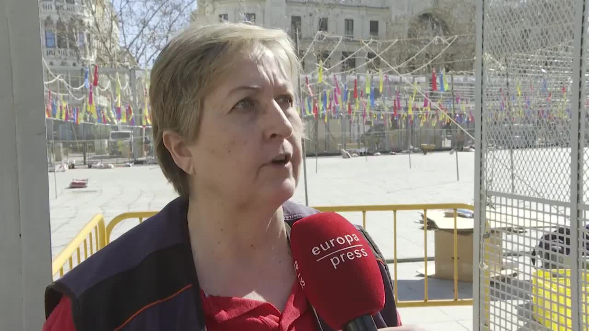 València vibra con una mascletà apoteósica dedicada a "los que ya no están"