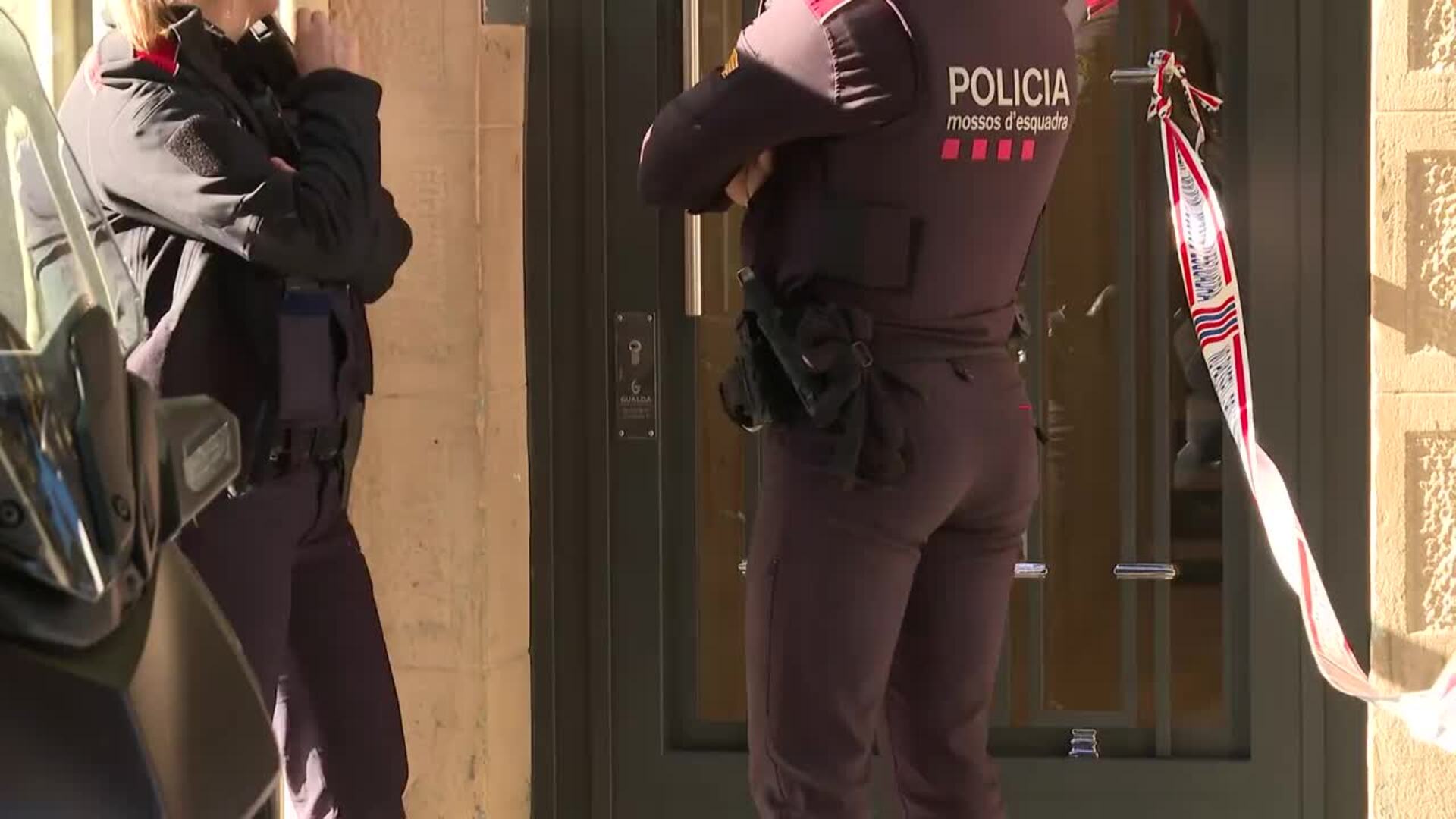 Los Mossos investigan la muerte de una mujer que ha caído de un balcón en L'Hospitalet