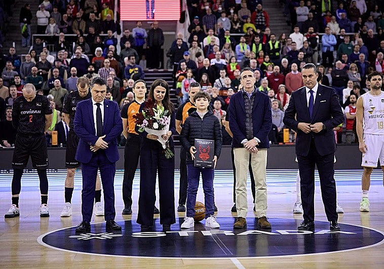 El Covirán Granada rinde homenaje al concejal fallecido Juan Ramón Ferreira