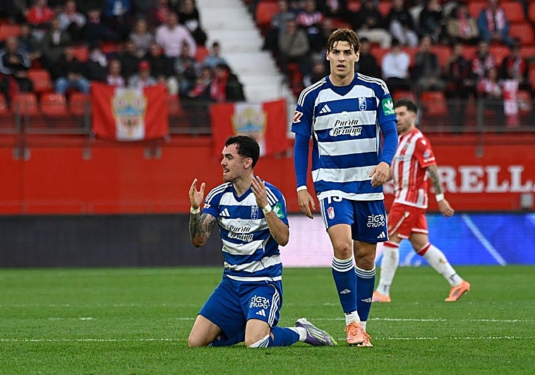 Un traje decente hasta que saltan las costuras