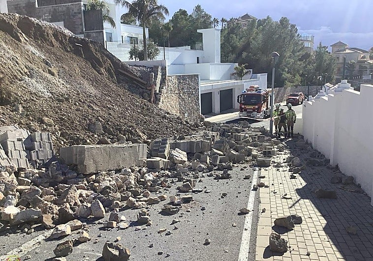Cae un muro en La Herradura por las fuertes lluvias del 5 de enero