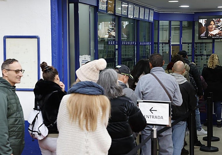 El tercer premio del Sorteo de Lotería de El Niño, el 32615, cae en Granada y Burgos